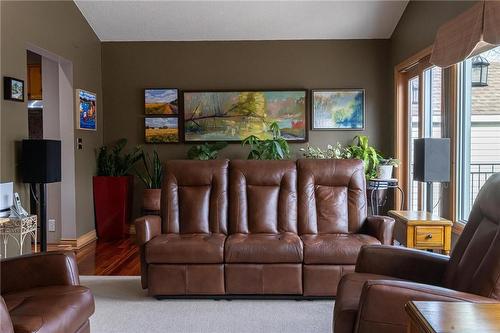 3 Second Street S, Stoney Creek, ON - Indoor Photo Showing Living Room
