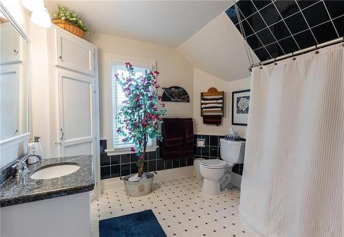 3 Second Street S, Stoney Creek, ON - Indoor Photo Showing Bathroom