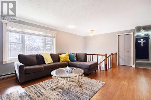 9161 Eberts Line, Chatham-Kent, ON - Indoor Photo Showing Living Room