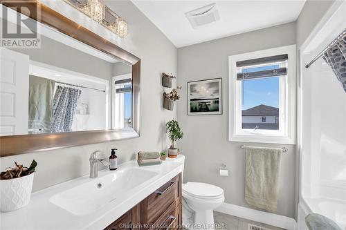 29 Sunningdale Drive, Leamington, ON - Indoor Photo Showing Bathroom