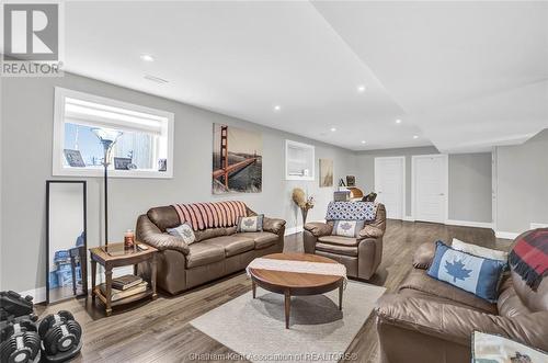 29 Sunningdale Drive, Leamington, ON - Indoor Photo Showing Living Room