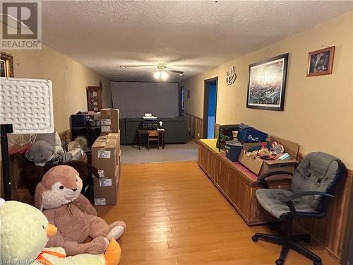 213 Queen Street S, Durham, ON - Indoor Photo Showing Kitchen