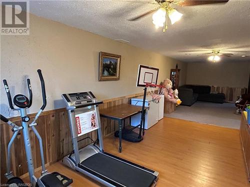 213 Queen Street S, Durham, ON - Indoor Photo Showing Kitchen