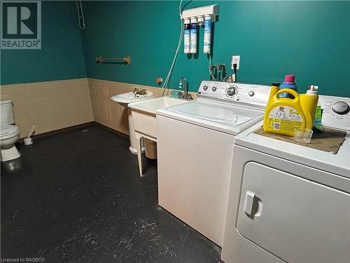 213 Queen Street S, Durham, ON - Indoor Photo Showing Laundry Room