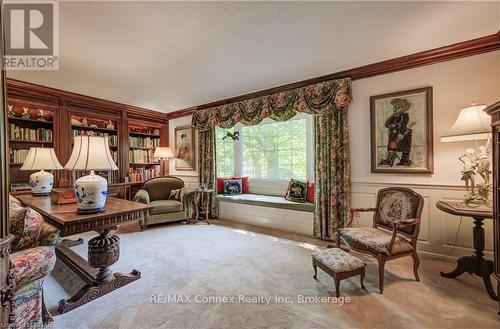 13233 Fifth Line, Milton (Nassagaweya), ON - Indoor Photo Showing Living Room