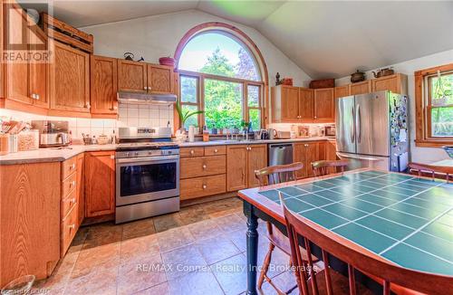 13233 Fifth Line, Milton (Nassagaweya), ON - Indoor Photo Showing Kitchen