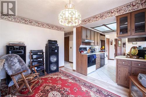 35 Sherwood, Leamington, ON - Indoor Photo Showing Kitchen