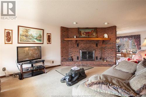 35 Sherwood, Leamington, ON - Indoor Photo Showing Living Room With Fireplace