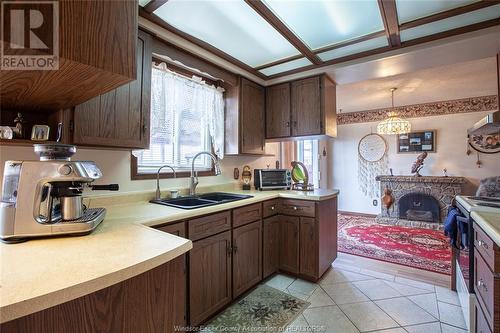 35 Sherwood, Leamington, ON - Indoor Photo Showing Kitchen With Double Sink
