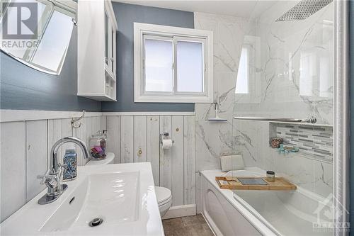 450 Clarence E Street, Winchester, ON - Indoor Photo Showing Bathroom