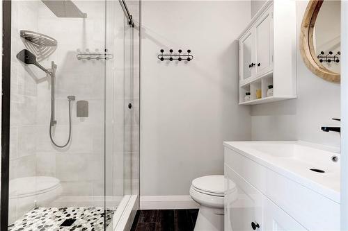 6 Napoleon Drive, Stoney Creek, ON - Indoor Photo Showing Bathroom
