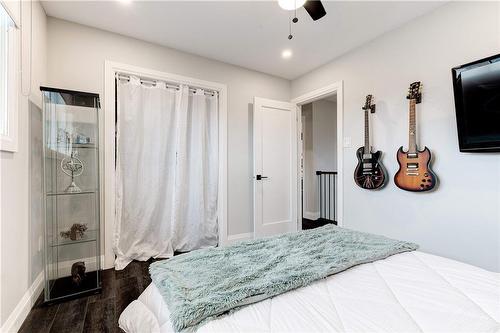 6 Napoleon Drive, Stoney Creek, ON - Indoor Photo Showing Bedroom