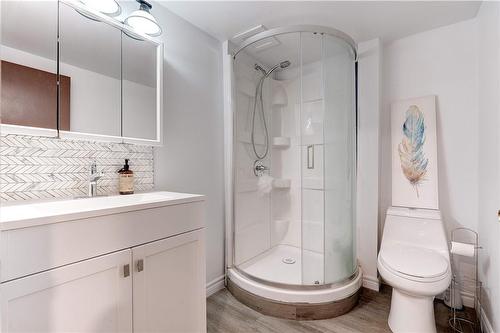 6 Napoleon Drive, Stoney Creek, ON - Indoor Photo Showing Bathroom