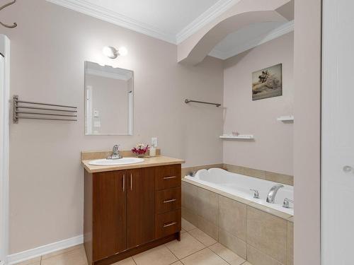 Salle de bains - 5-6055 Boul. Chevrier, Brossard, QC - Indoor Photo Showing Bathroom
