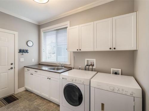 1745 Country Hills Dr, Nanaimo, BC - Indoor Photo Showing Laundry Room