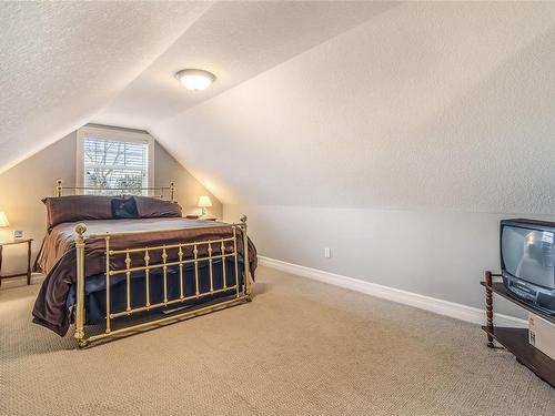 1745 Country Hills Dr, Nanaimo, BC - Indoor Photo Showing Bedroom