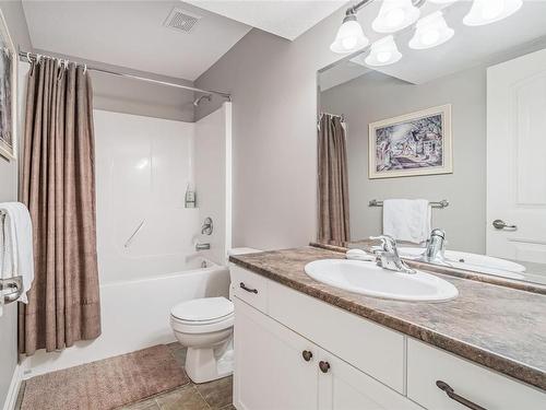 1745 Country Hills Dr, Nanaimo, BC - Indoor Photo Showing Bathroom