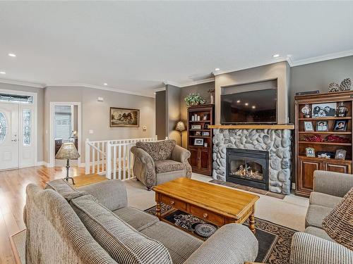 1745 Country Hills Dr, Nanaimo, BC - Indoor Photo Showing Living Room With Fireplace