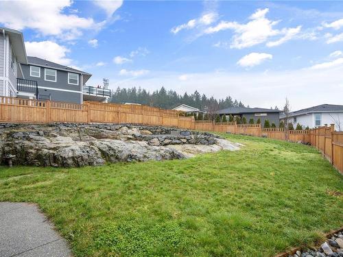 1363 College Dr, Nanaimo, BC - Outdoor With Backyard