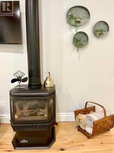 886 Muskoka Road 10 Road, Huntsville, ON - Indoor Photo Showing Living Room With Fireplace