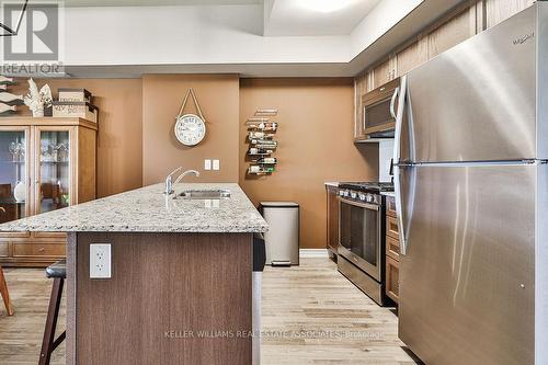 #302 -4 Anchorage Cres, Collingwood, ON - Indoor Photo Showing Kitchen With Stainless Steel Kitchen With Upgraded Kitchen