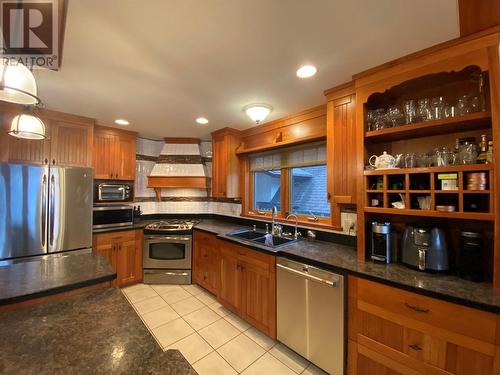 3328 Roncastle Road, Blind Bay, BC - Indoor Photo Showing Kitchen With Double Sink