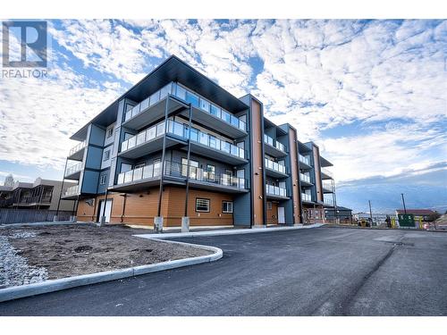 5620 51St Street Unit# 406, Osoyoos, BC - Outdoor