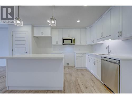 5620 51St Street Unit# 406, Osoyoos, BC - Indoor Photo Showing Kitchen