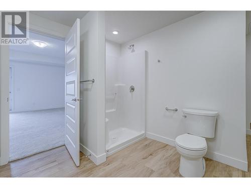 5620 51St Street Unit# 406, Osoyoos, BC - Indoor Photo Showing Bathroom