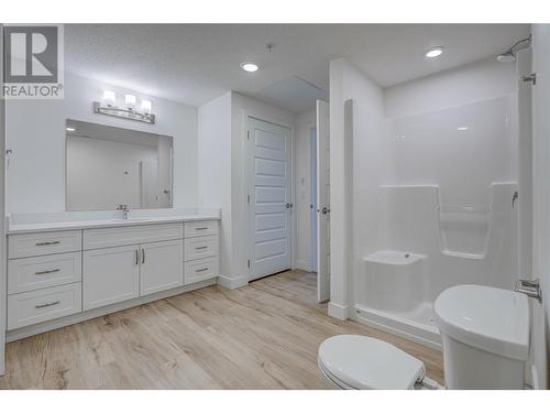 5620 51St Street Unit# 406, Osoyoos, BC - Indoor Photo Showing Bathroom