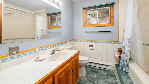 12343 Christie Road, Boswell, BC - Indoor Photo Showing Bathroom