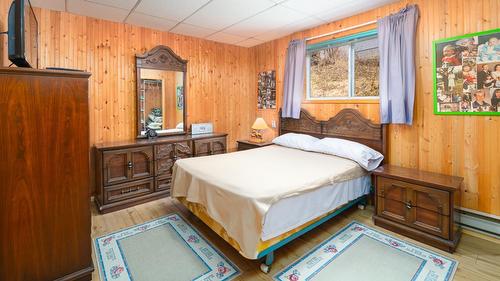 12343 Christie Road, Boswell, BC - Indoor Photo Showing Bedroom