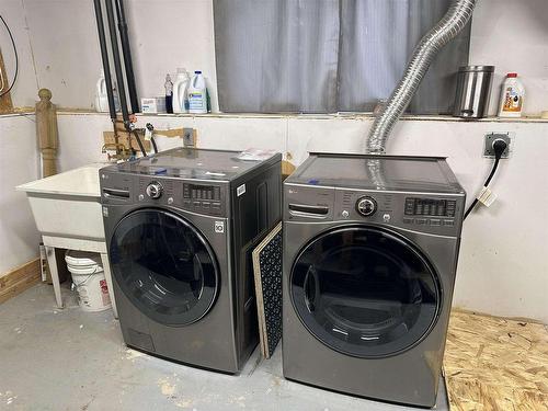 113 Hemlo Drive, Marathon, ON - Indoor Photo Showing Laundry Room