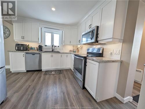 506 College St, Bathurst, NB - Indoor Photo Showing Kitchen With Upgraded Kitchen
