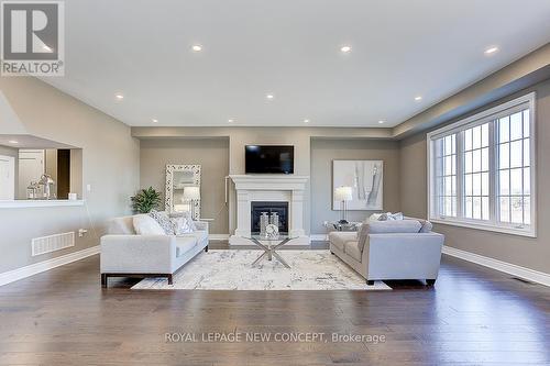 72 Hartney Dr, Richmond Hill, ON - Indoor Photo Showing Living Room With Fireplace