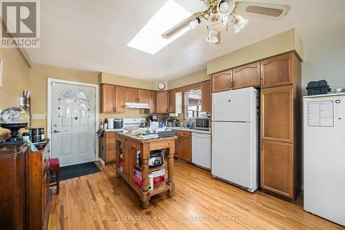 10065 Sunset Road, Central Elgin, ON - Indoor Photo Showing Kitchen