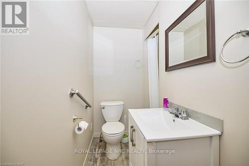 58 Court Street, St. Catharines, ON - Indoor Photo Showing Bathroom