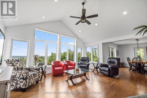 370 Detlor Road, Bancroft, ON - Indoor Photo Showing Living Room