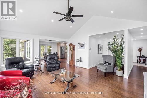 370 Detlor Road, Bancroft, ON - Indoor Photo Showing Living Room