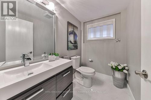 881 Goodwin Rd, Mississauga, ON - Indoor Photo Showing Bathroom