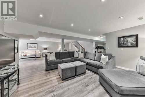 881 Goodwin Rd, Mississauga, ON - Indoor Photo Showing Living Room