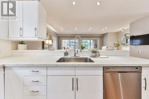 881 Goodwin Rd, Mississauga, ON - Indoor Photo Showing Kitchen