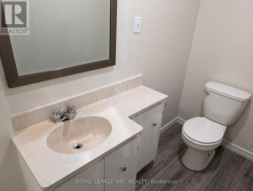 74-76 St Paul Street E, St. Catharines, ON - Indoor Photo Showing Bathroom
