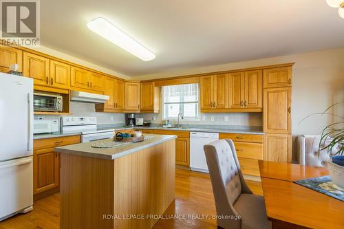 42 Spruce Gdns, Belleville, ON - Indoor Photo Showing Kitchen