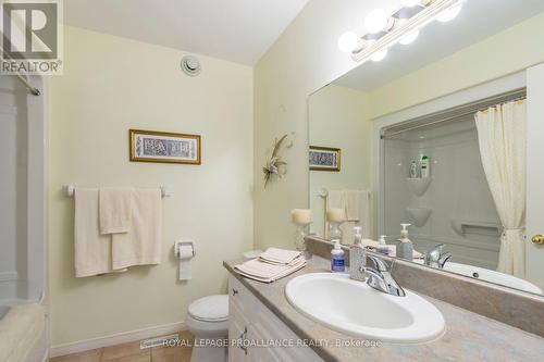 42 Spruce Gdns, Belleville, ON - Indoor Photo Showing Bathroom