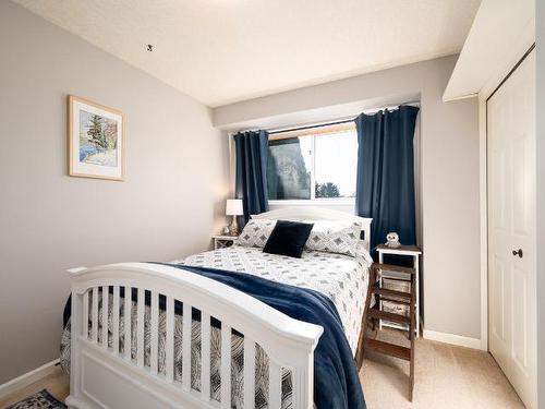 863 Wawn Road, Kamloops, BC - Indoor Photo Showing Bedroom
