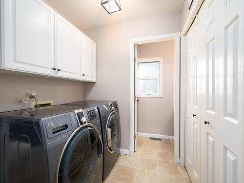 863 Wawn Road, Kamloops, BC - Indoor Photo Showing Laundry Room