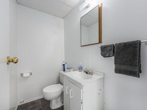1322 Heustis Drive, Ashcroft, BC - Indoor Photo Showing Bathroom