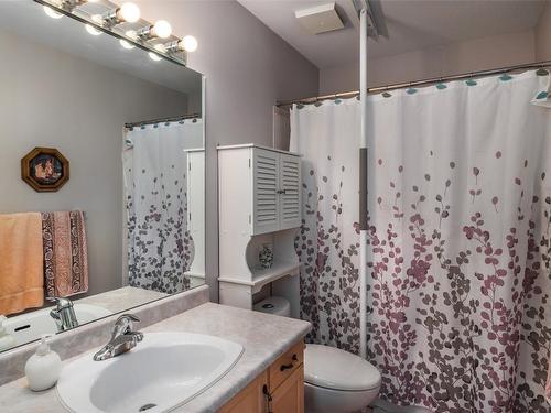 301-3858 Brown Road, West Kelowna, BC - Indoor Photo Showing Bathroom