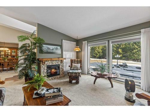2851 20 Avenue, Salmon Arm, BC - Indoor Photo Showing Living Room With Fireplace